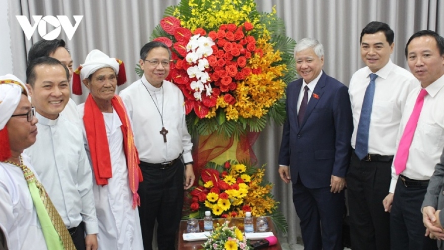 Fatherland leader pays Xmas visit to Binh Thuan